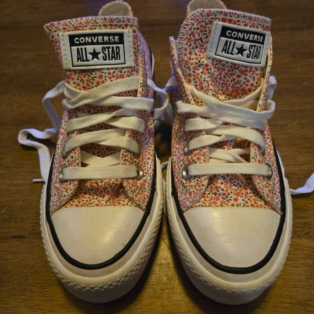 Chuck Taylor All Star Lift Ox Egret/Multi/Black 568378C VINTAGE FLORAL